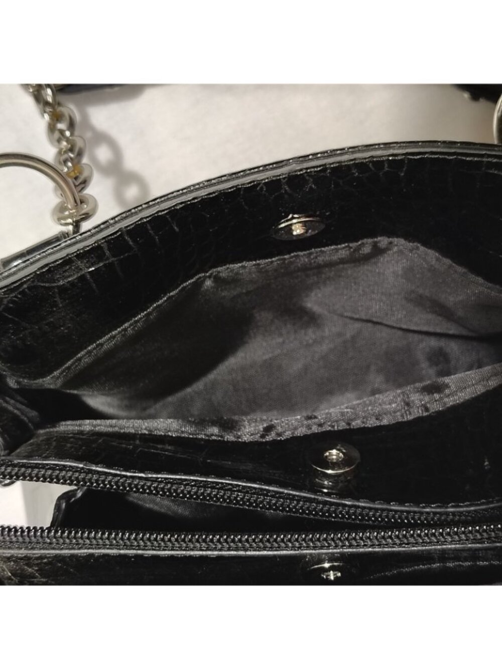 Liz Claiborne Handbag Purse Black 9"x6" Faux Croc Leather Shiny Pockets Chain - Picture 5 of 16